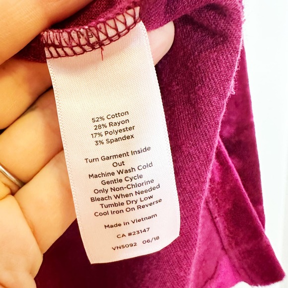 T by Talbots Maroon Burgundy Red Crushed Velvet V-Neck Top sz XS - Picture 5 of 7